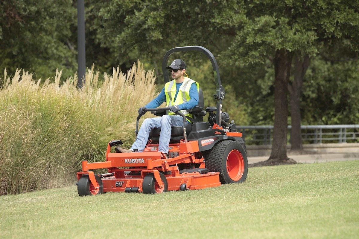 Make Mulching AND Bagging Possible with the Kubota Z700 EFI Series